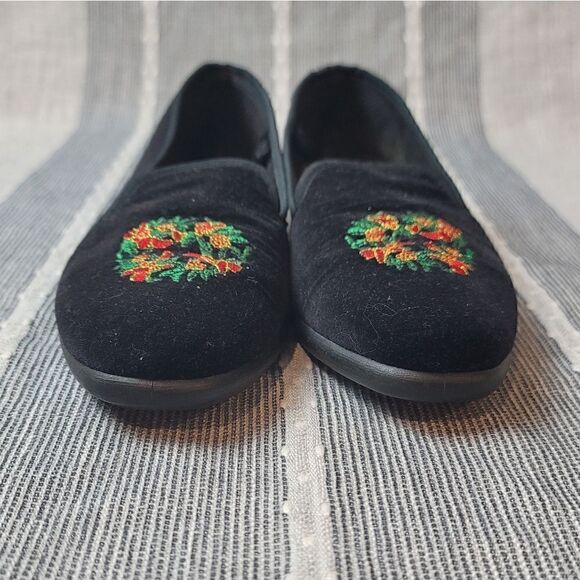 BASIC EDITIONS Christmas Wreath Loafers - Picture 5 of 11